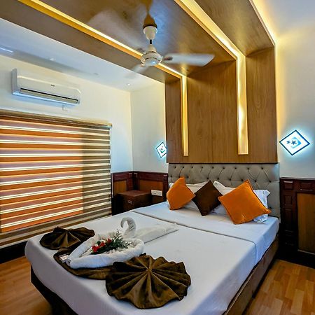 Grand Villa Houseboat Кумараком Екстер'єр фото