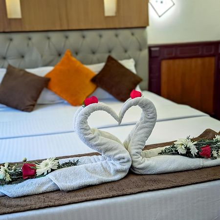 Grand Villa Houseboat Кумараком Екстер'єр фото