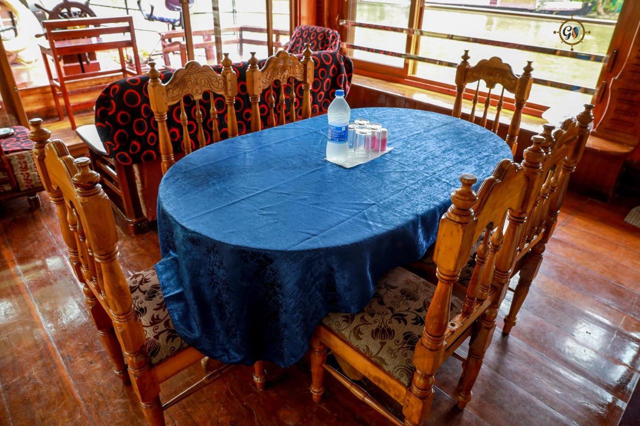 Grand Villa Houseboat Кумараком Екстер'єр фото