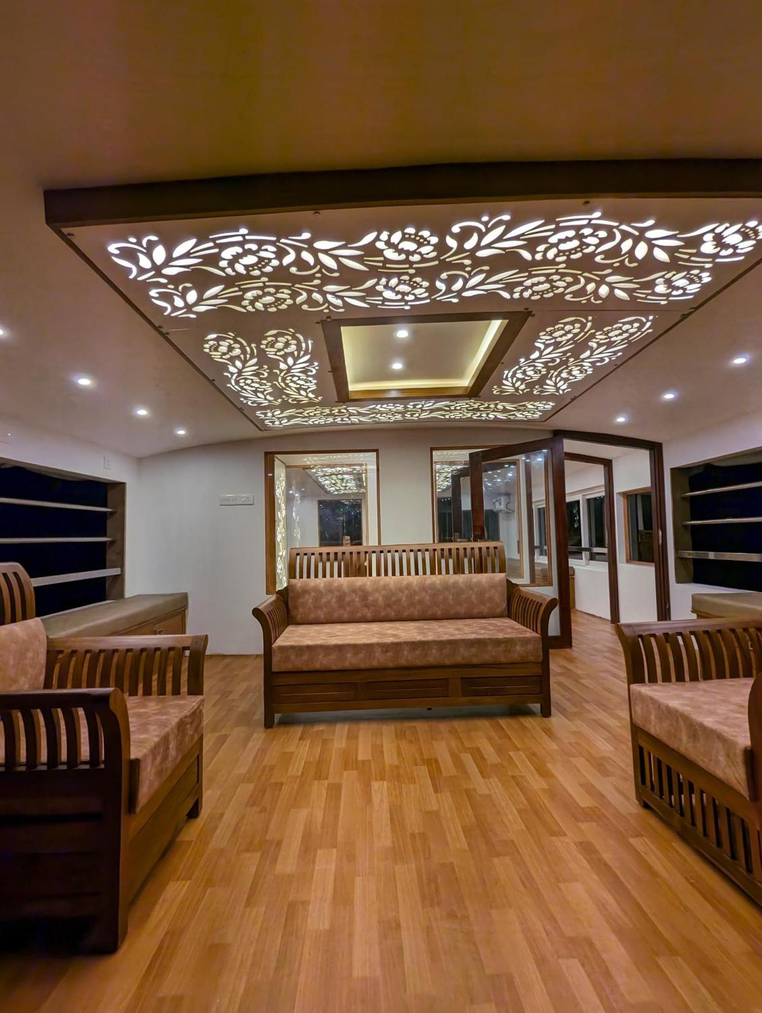 Grand Villa Houseboat Кумараком Екстер'єр фото
