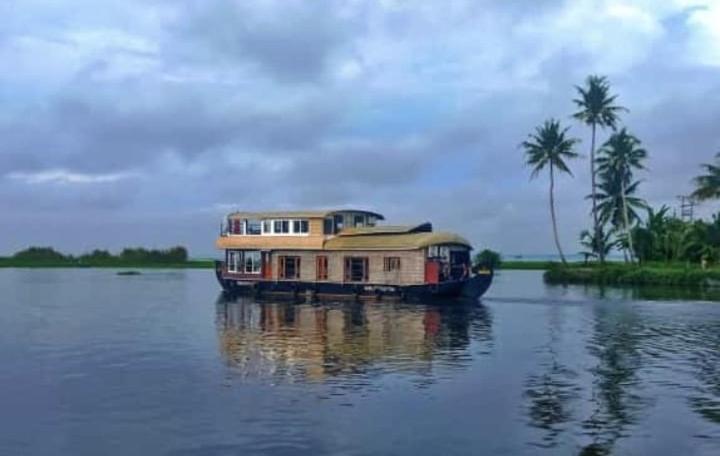 Grand Villa Houseboat Кумараком Екстер'єр фото