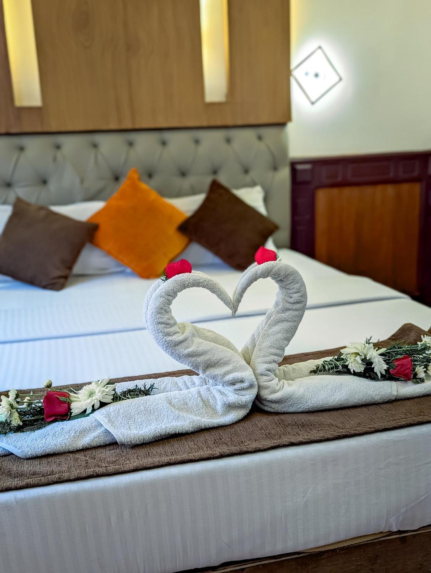 Grand Villa Houseboat Кумараком Екстер'єр фото