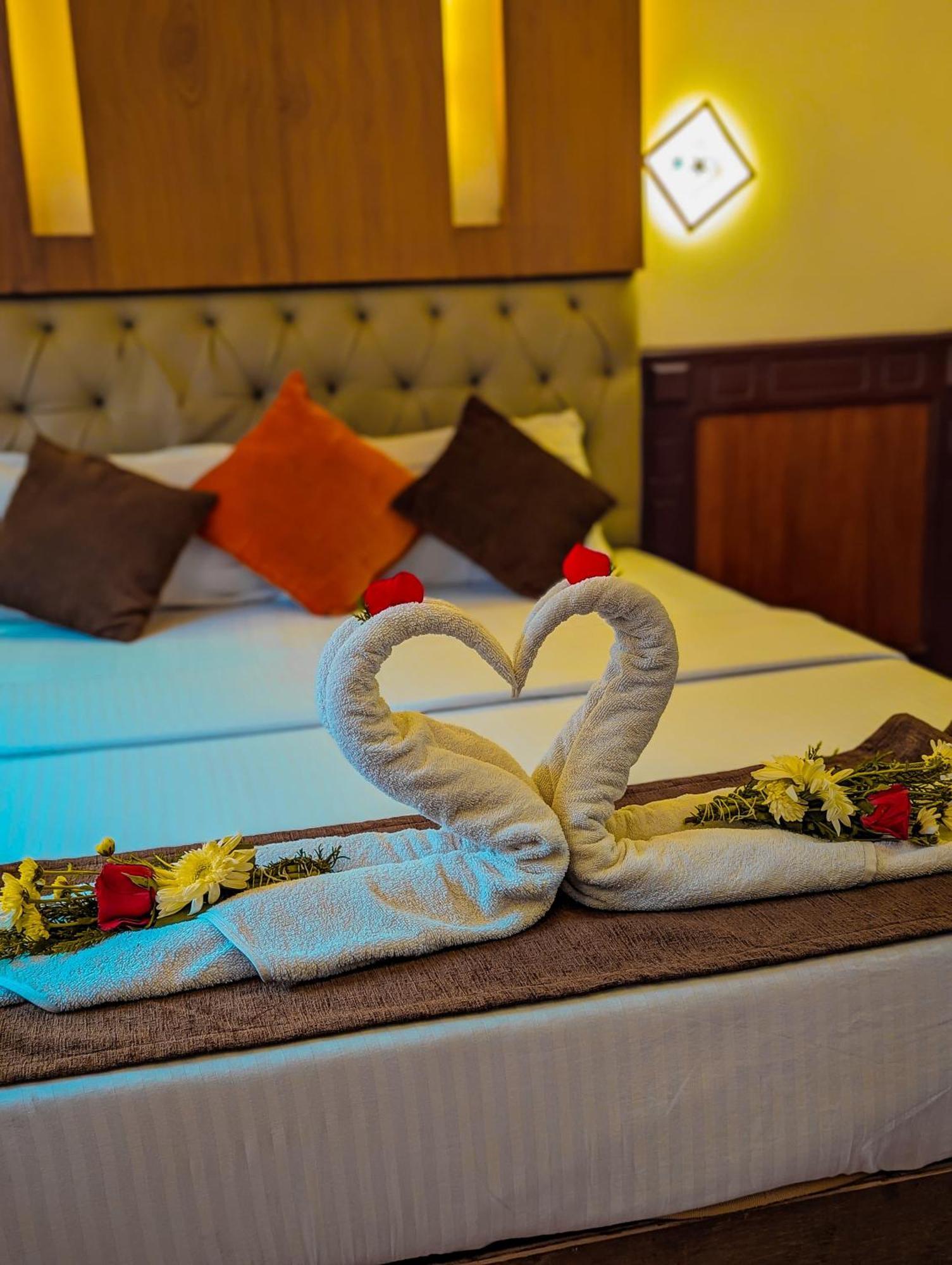Grand Villa Houseboat Кумараком Екстер'єр фото