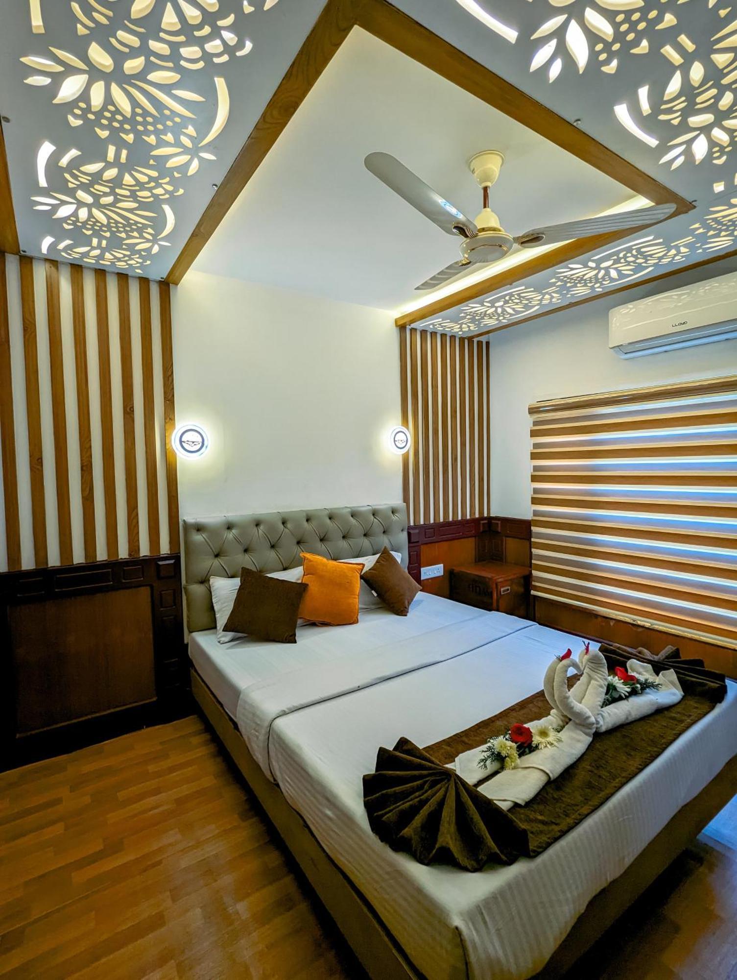 Grand Villa Houseboat Кумараком Екстер'єр фото
